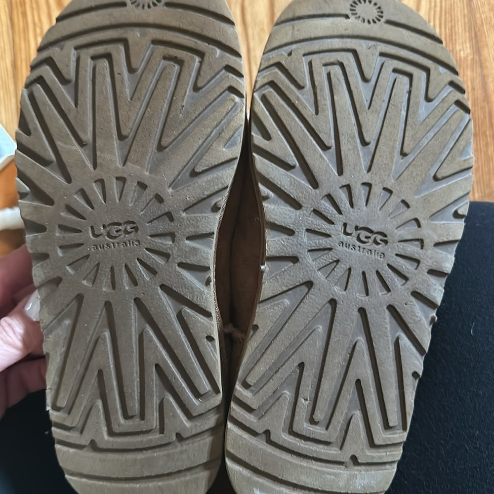 Ugg Button Bailey - image 2